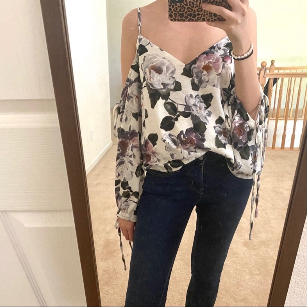 3 Floral Blouse Bundle Size SSM - Picture 9 of 11